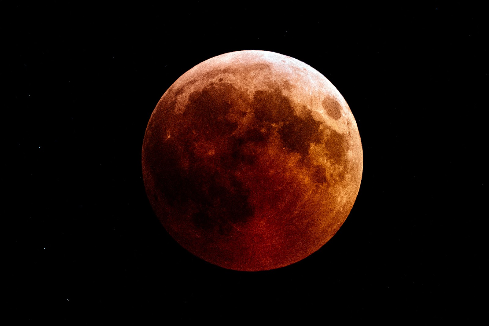 Hình mặt trăng máu cực đẹp