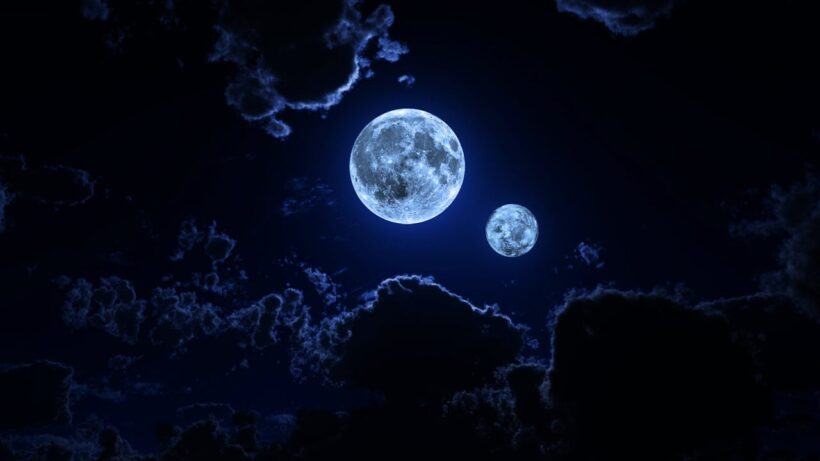 Hình ảnh mặt trăng trên trời cao